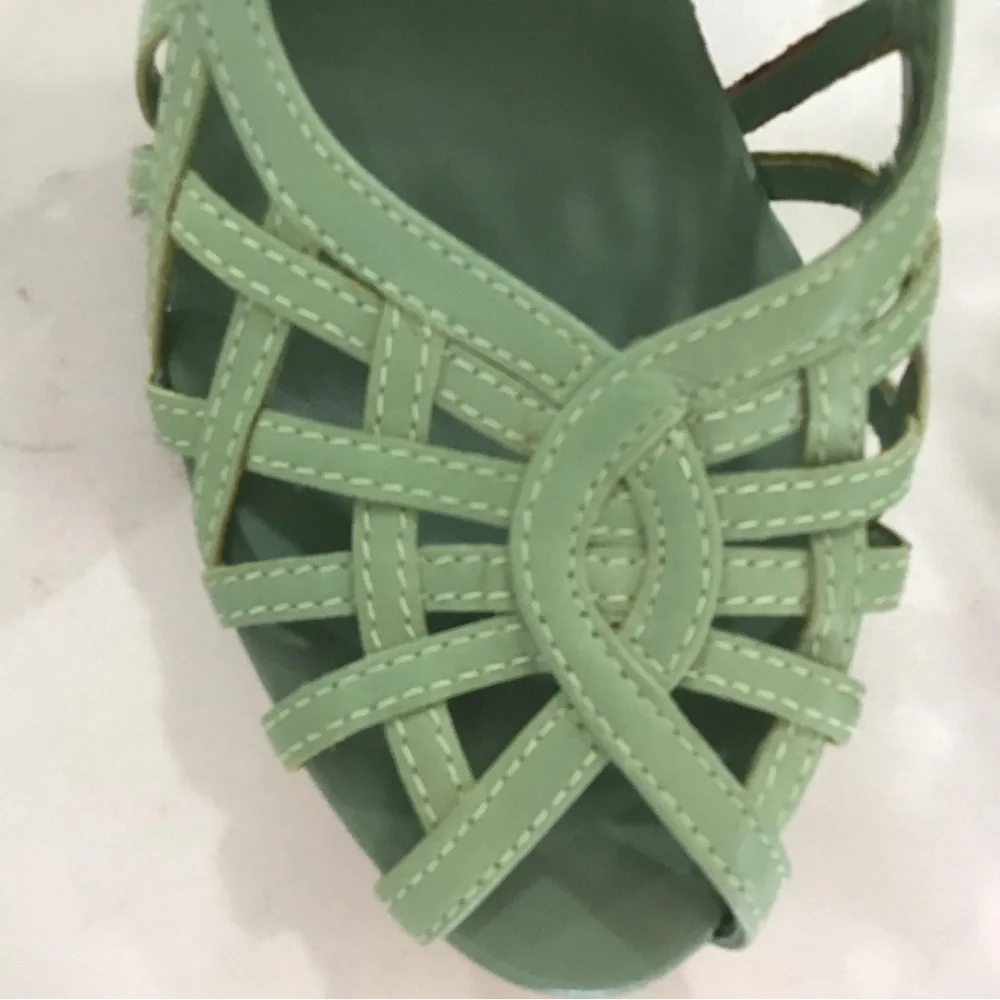 BCBGirls Green Lattice Peep Toe sz. 5.5 - Picture 6 of 7